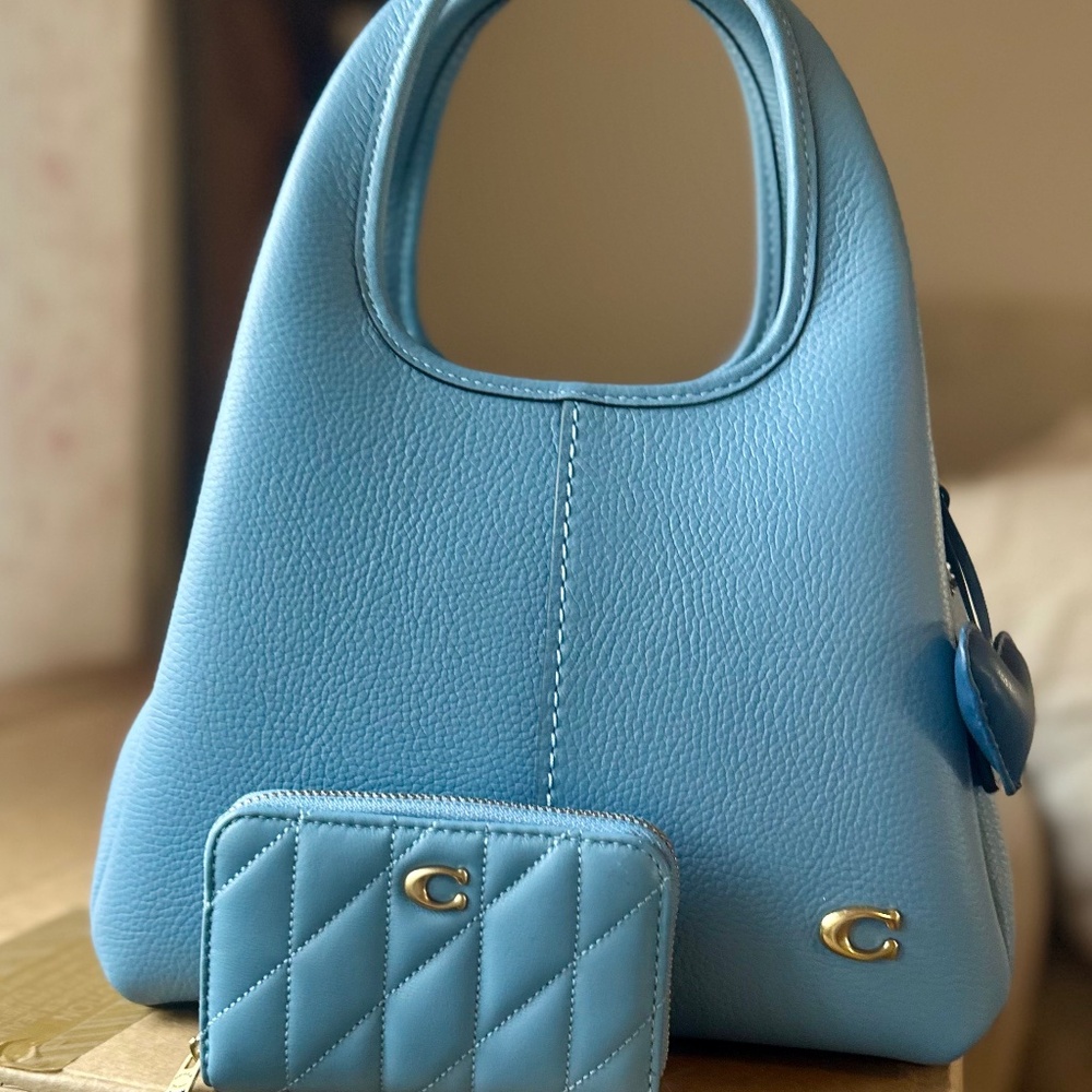 NWOT COACH LANA 23 & ZIP WALLET